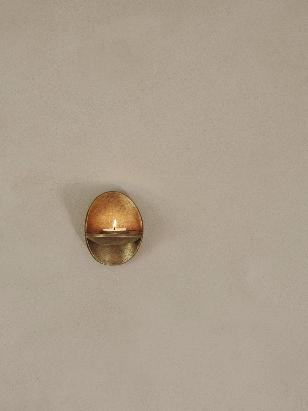 Agapé Wall Tealight Holder
Brass finish