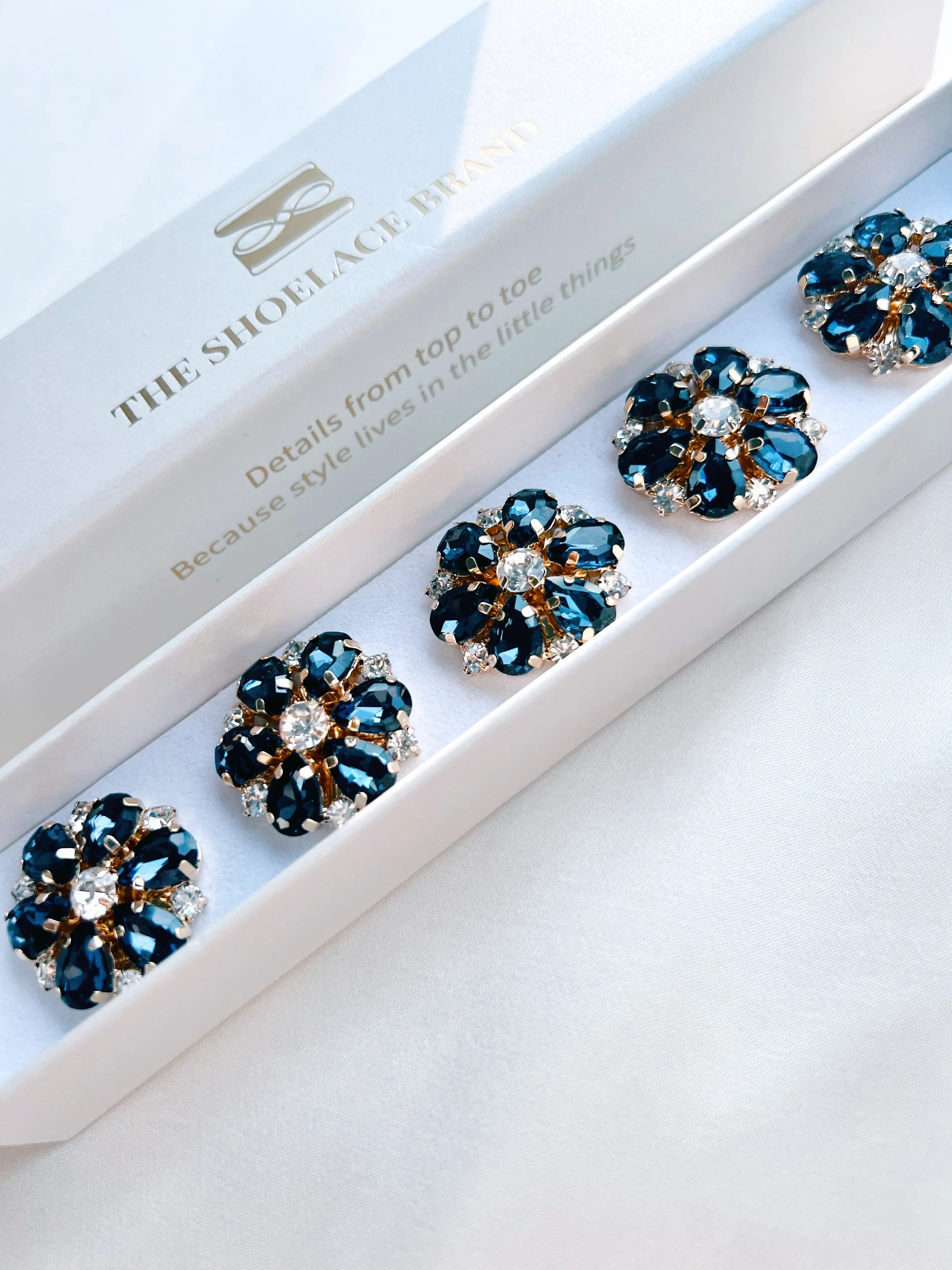 Isabelle – Navy & White Flower Button Charm Gold