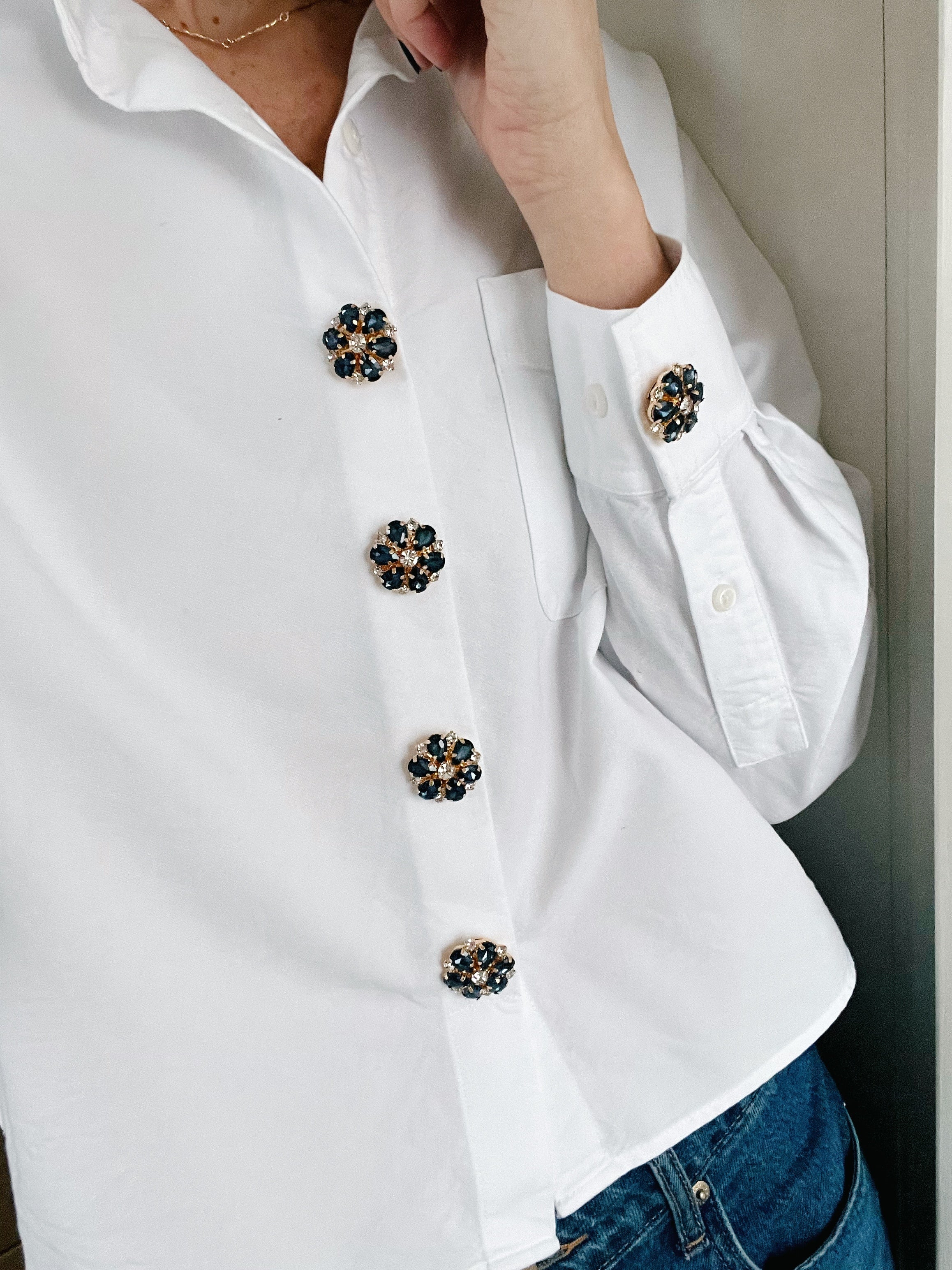 Isabelle – Navy & White Flower Button Charm Gold