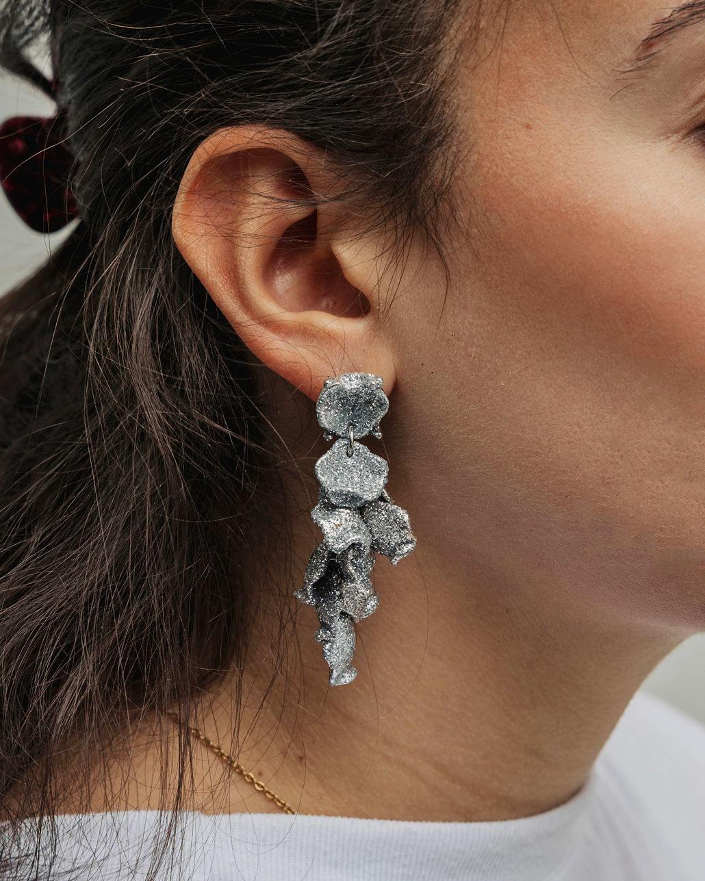 Leaf Earrings Mini Color: Silver Glitter