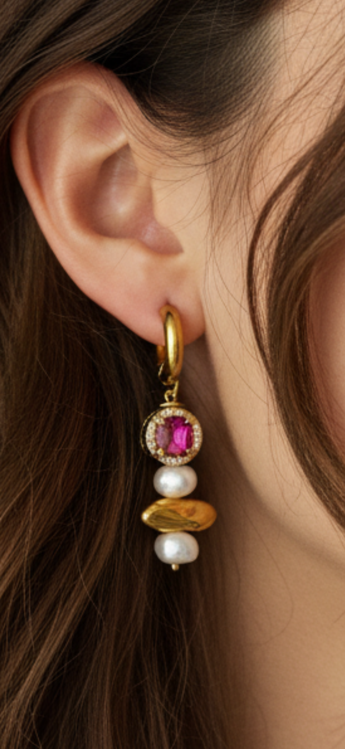 Örhänge med rosa kristall