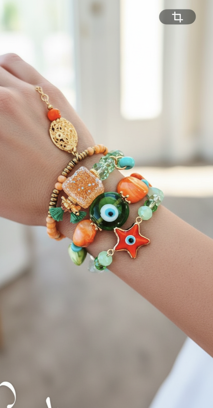 Armband stor grön pärla med två orange på varsin sida  ( i mitten)