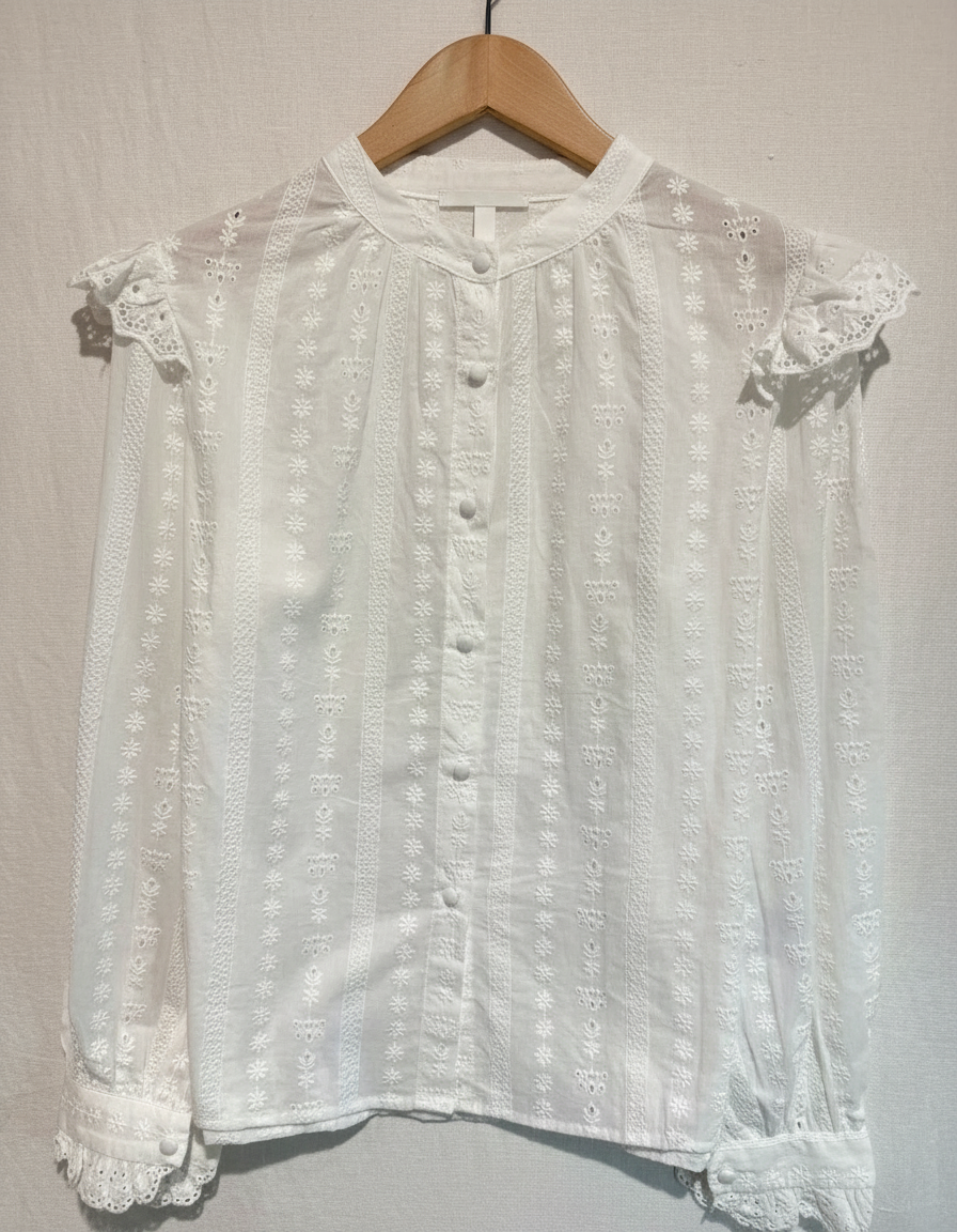 Selma vit blus med broderi