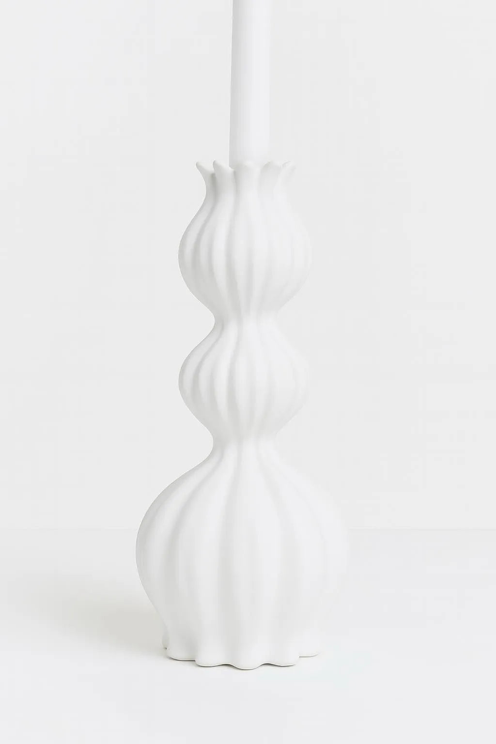 Curve candle holder