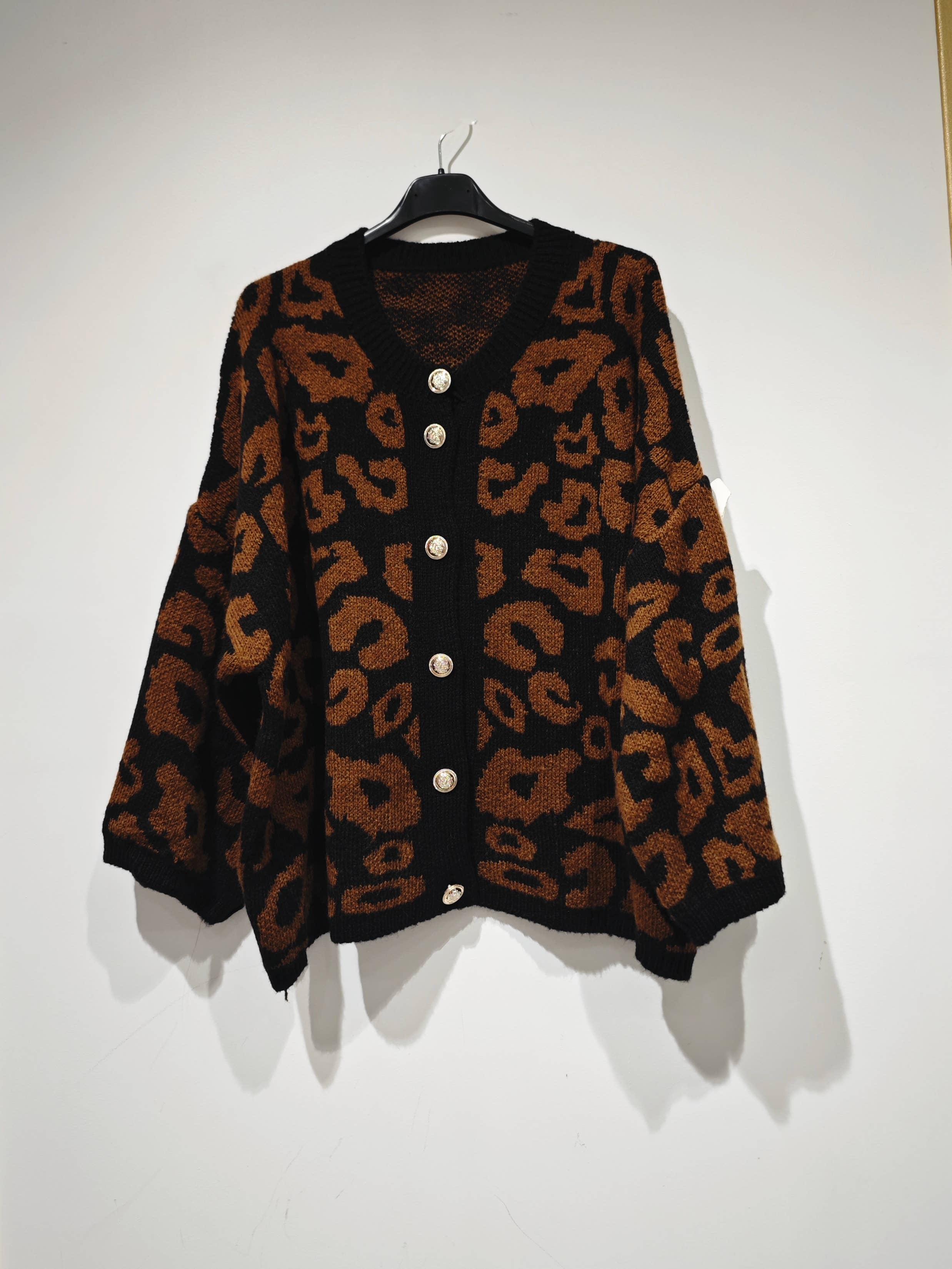 Stickad tröja LEO: Brun