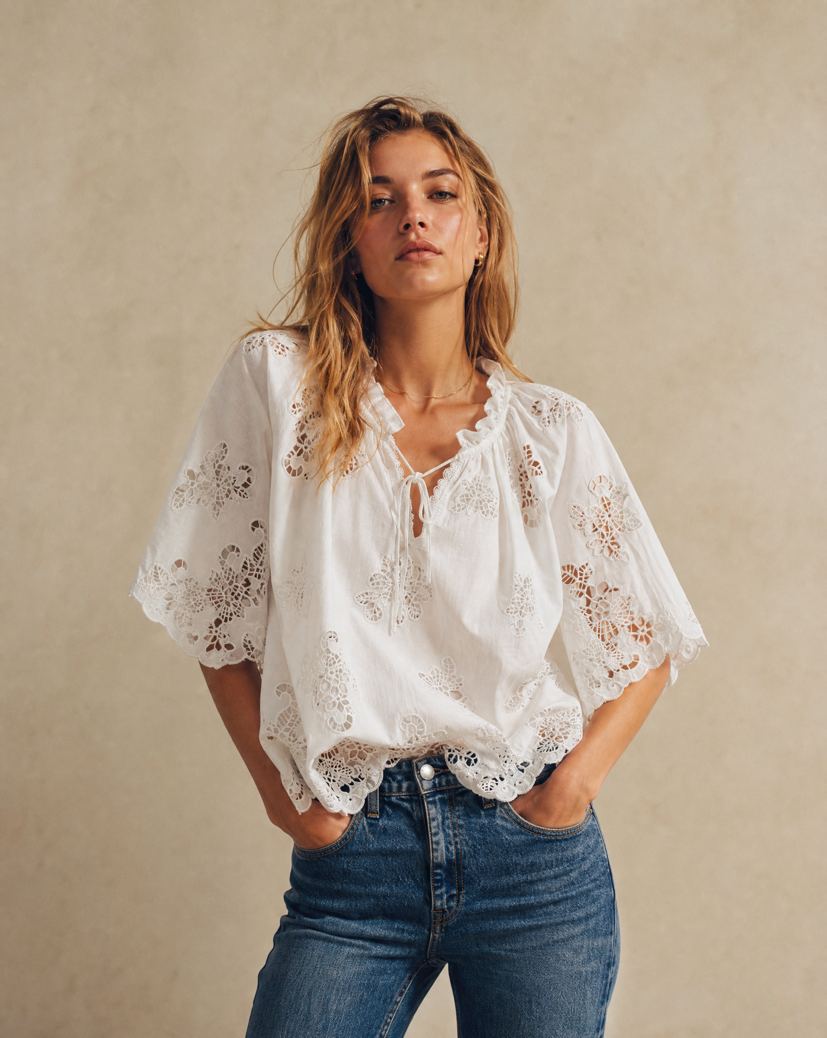 Emma bomullsblus med broderi Vit