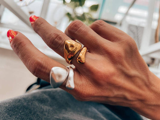 Hamrad ring i guld