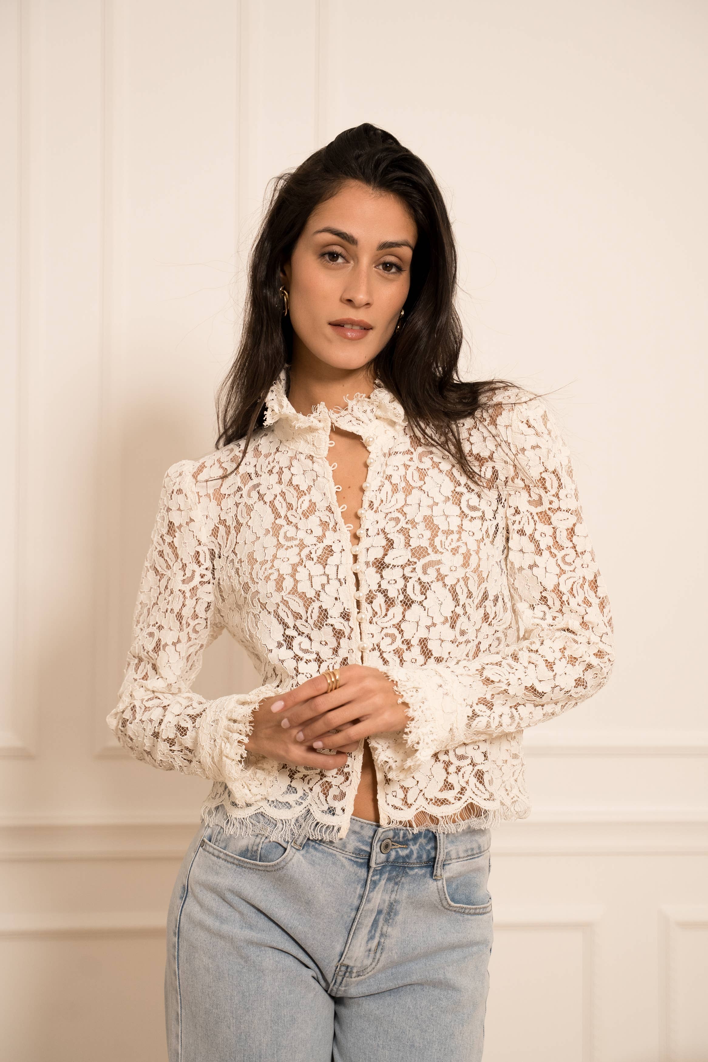 Demi Spetsblus med pärlknappar Beige