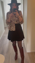 Load and play video in Gallery viewer, Nola blus Marroon
