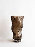 Load image into Gallery viewer, Ostrea vase - Smoke
