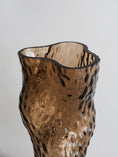 Load image into Gallery viewer, Ostrea vase - Smoke
