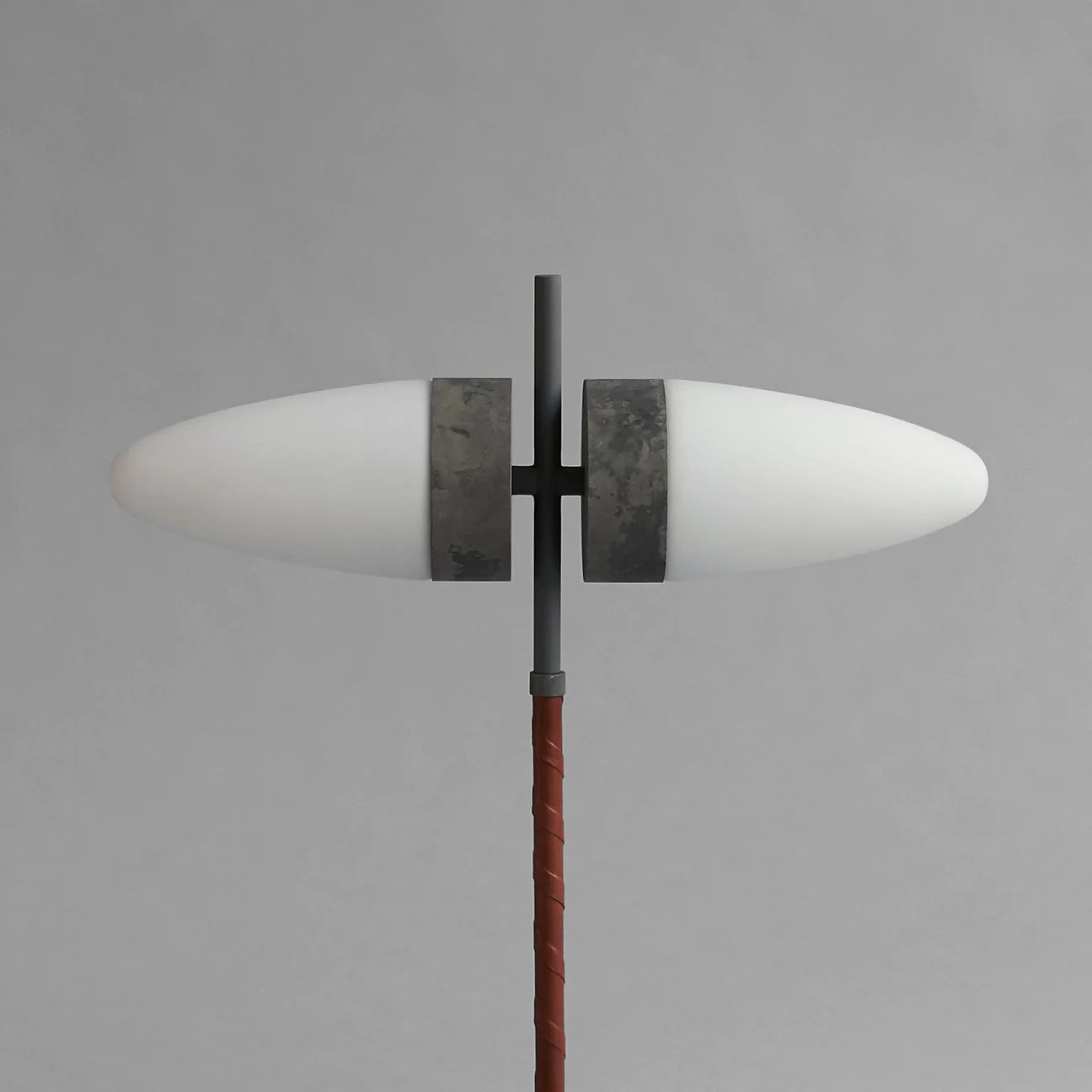 Bull floorlamp ( best vara finns 1 ex i butik, hämtas)